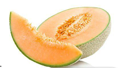 男子吃哈密瓜搞笑视频,笑料百出引网友热议