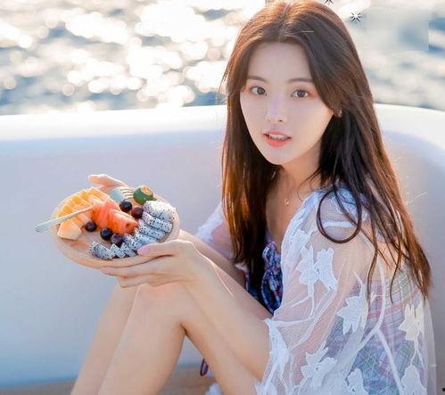 杨超越和戚薇吃瓜视频