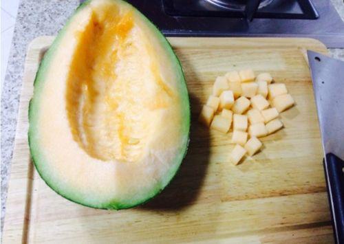 仓鼠吃哈密瓜的视频教程,仓鼠享用哈密瓜的趣味教程