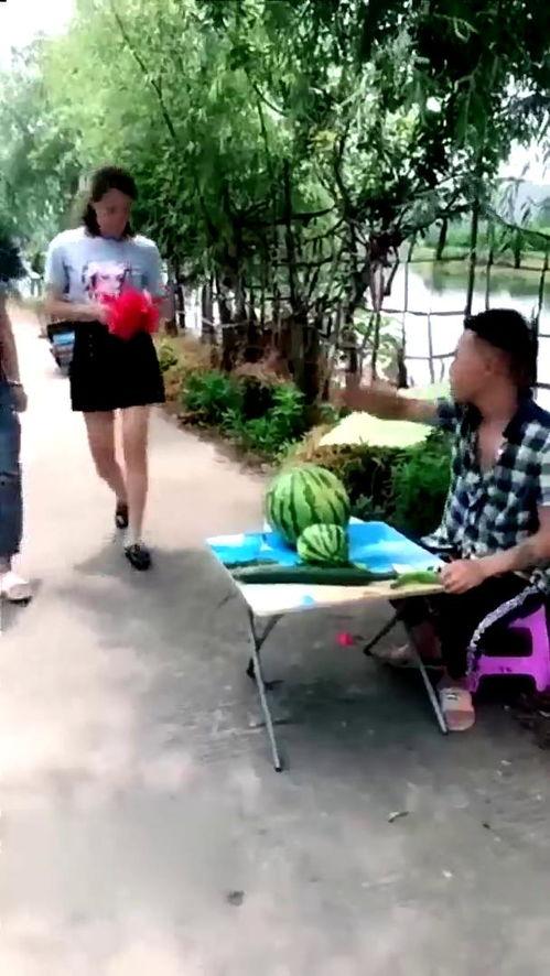 二货吃瓜的搞笑视频,笑料横生，搞笑视频带你领略欢乐时光