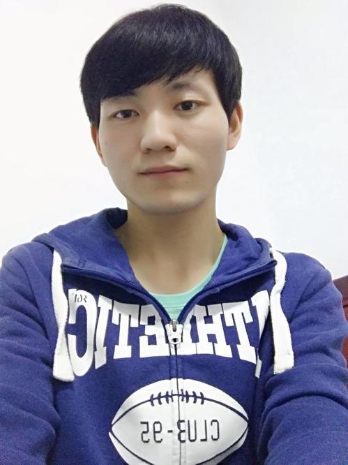 帅气的小哥哥吃瓜视频,帅气魅力瞬间绽放